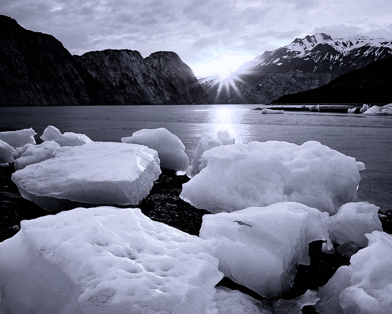 Зимнее горное озеро обои