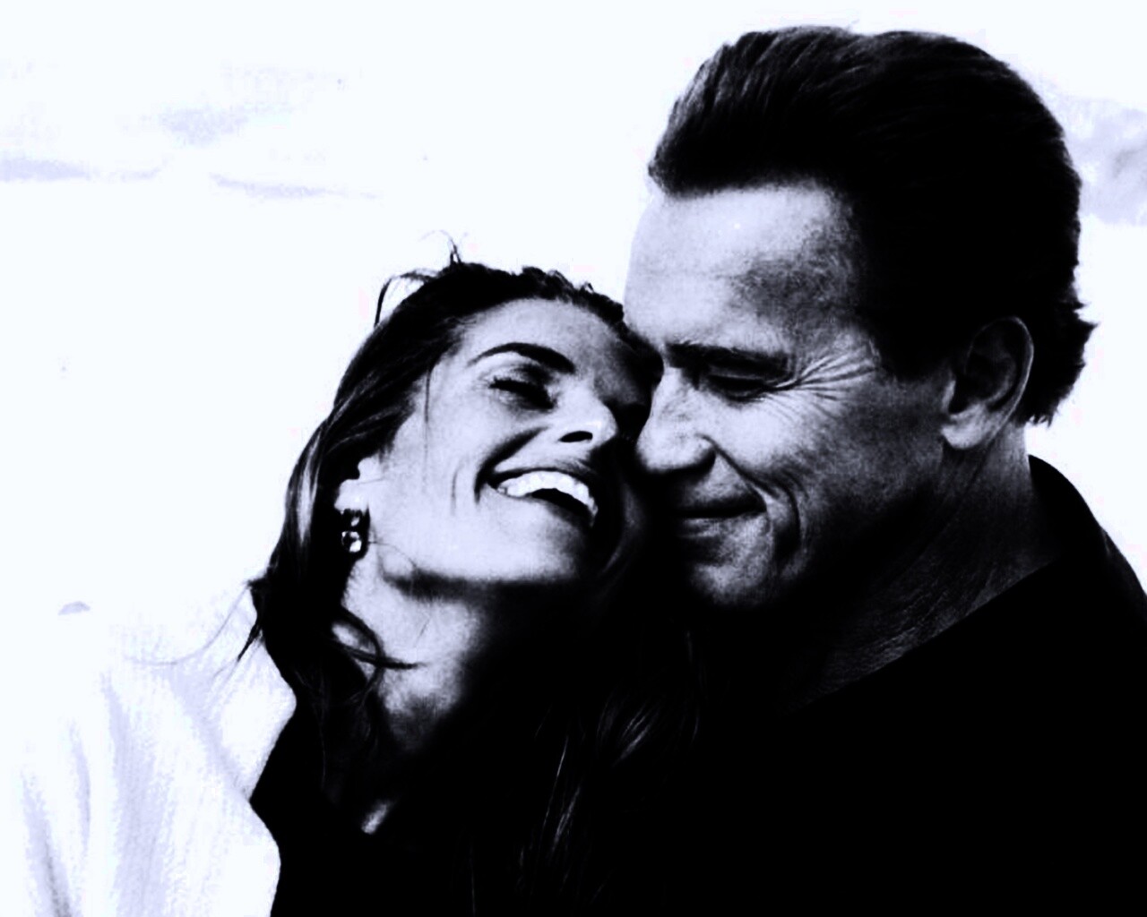 Арнольд Шварцнегер с девушкой обои