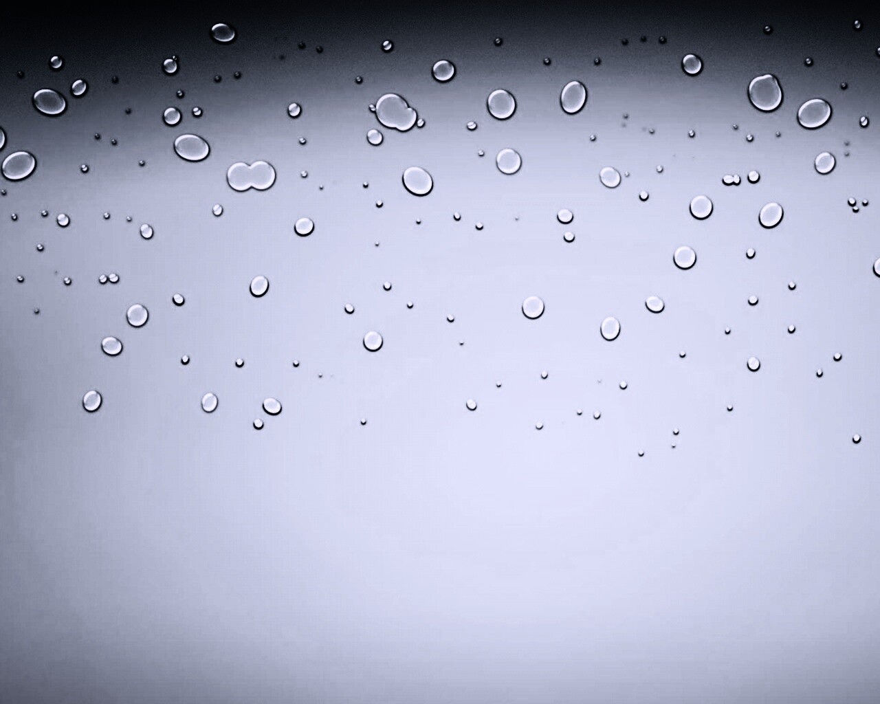 Капли на светлом фоне обои