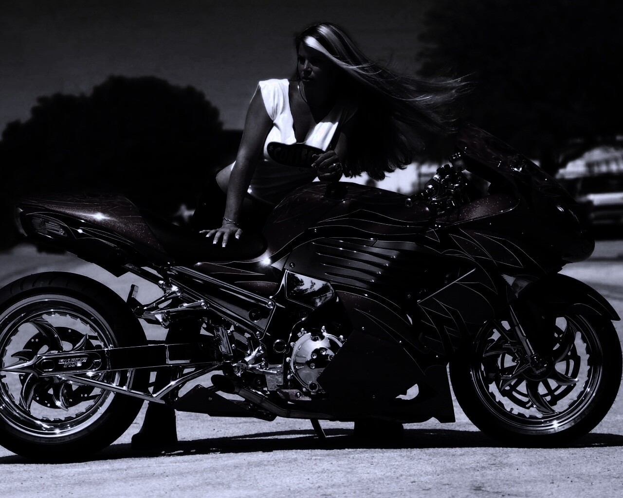 Девушка и байк обои