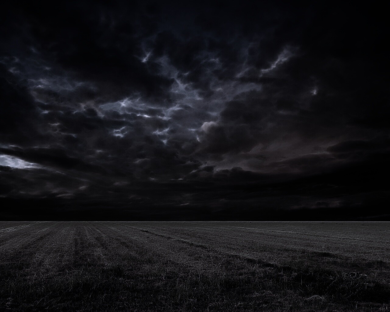 Тучи над желтым полем обои