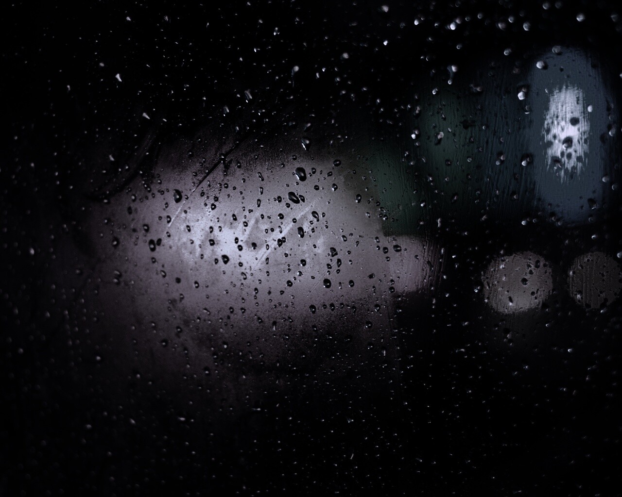 Огни за мокрым стеклом обои