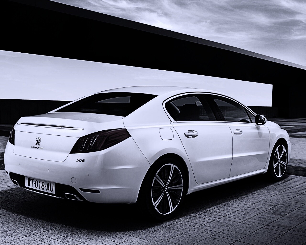 Пежо 308 на стоянке обои