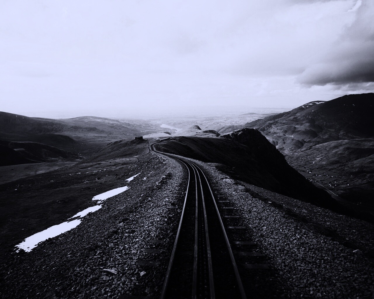 Рельсы уходящие вдаль обои