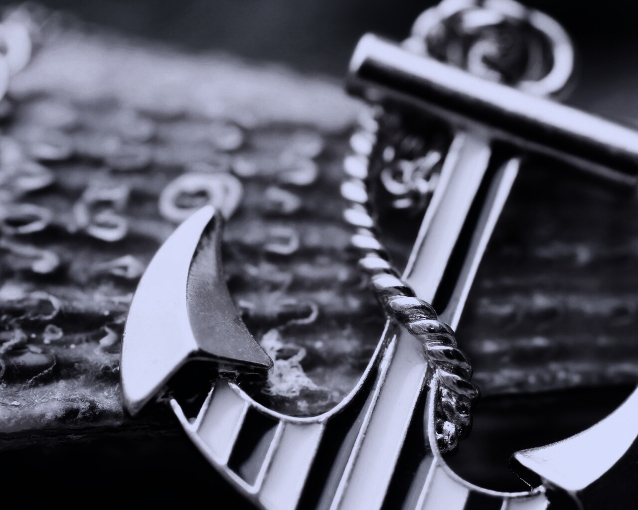 Кулон в виде якоря обои