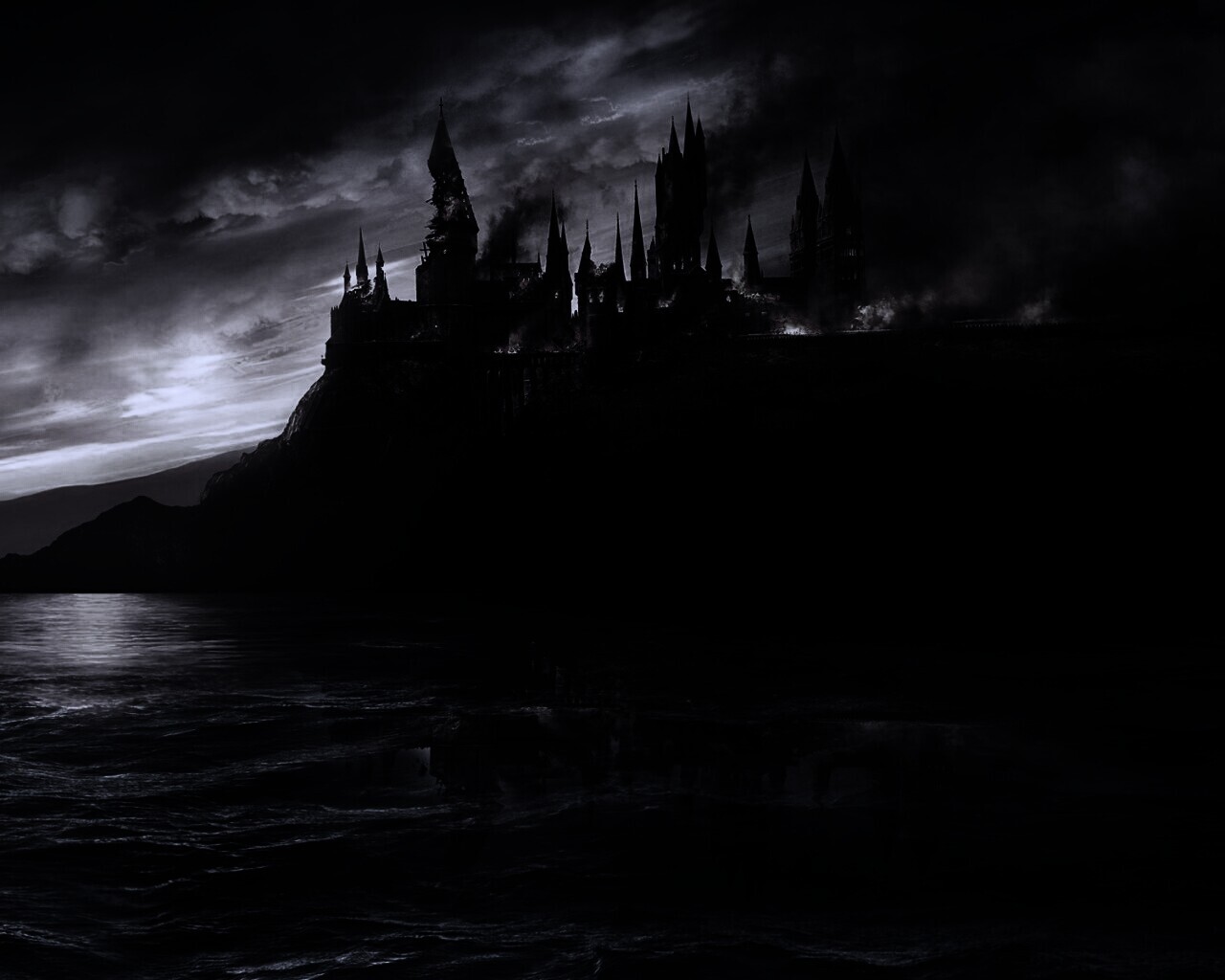 Хогвартс охваченный пламенем обои