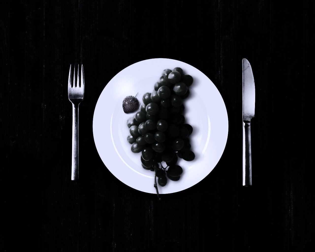 Виноград с клубникой обои