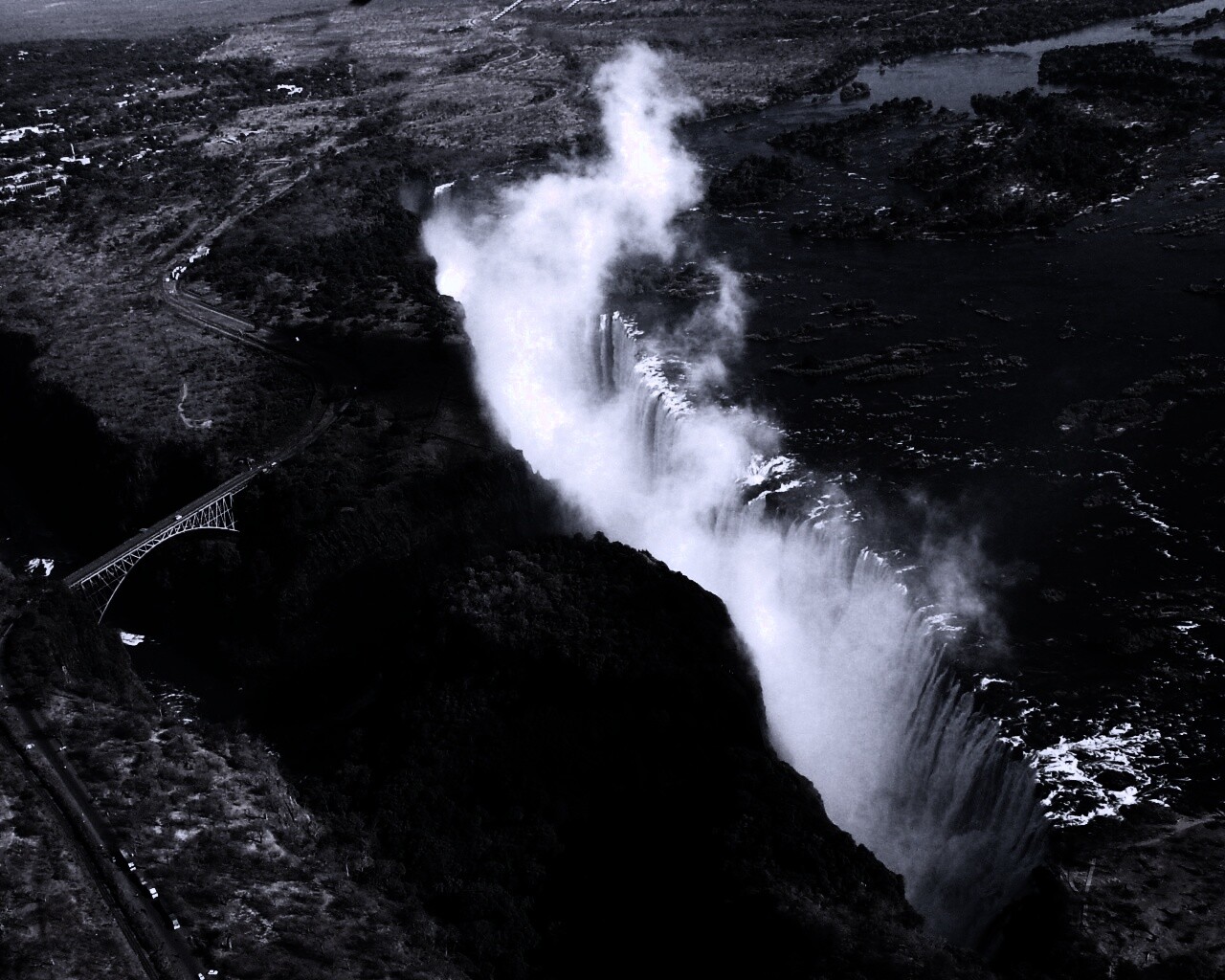 Живописный водопад обои