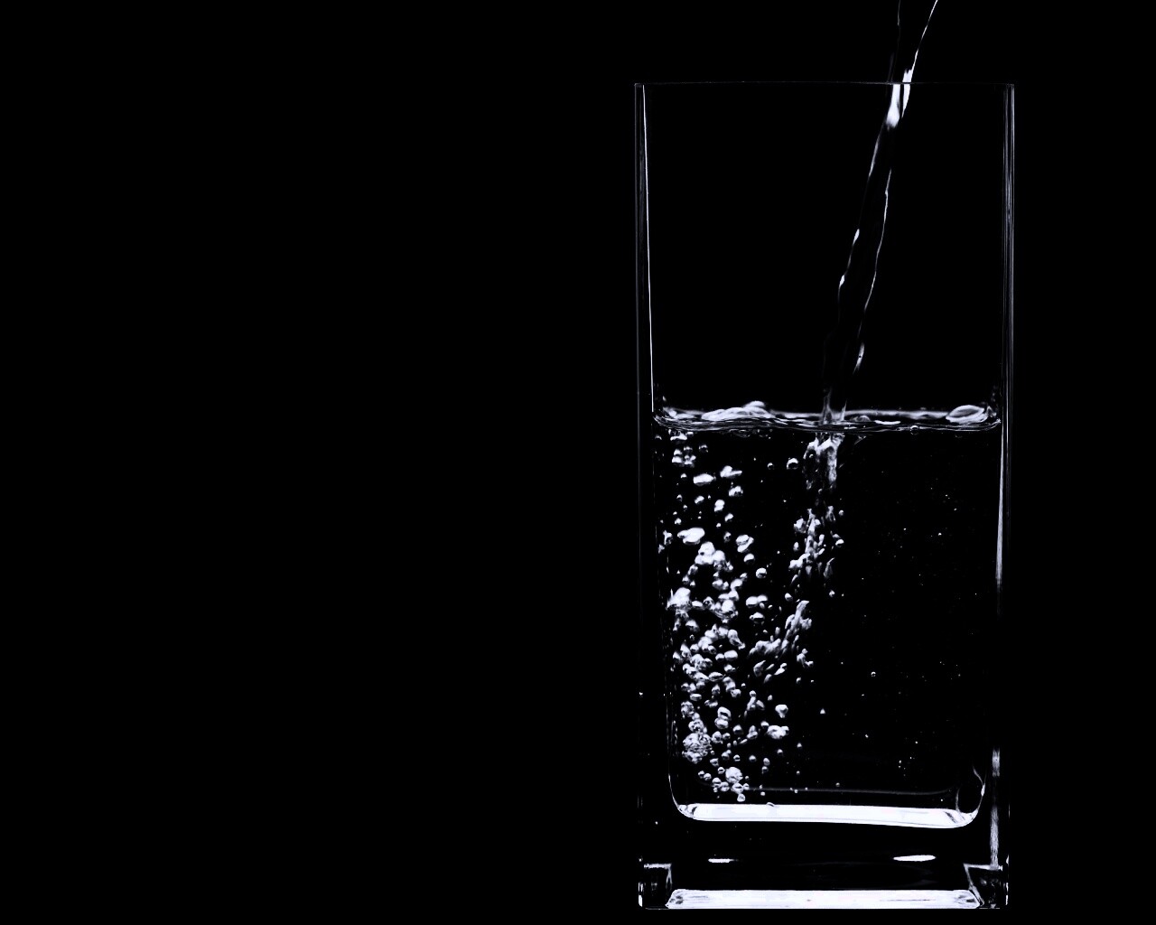 Вода в стакане обои