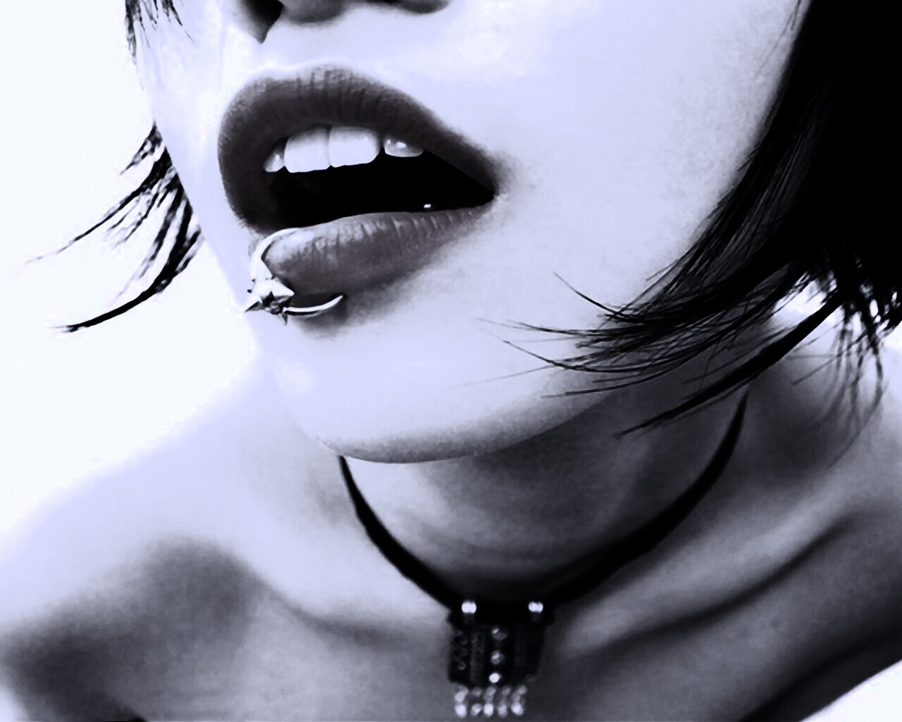 Девушка с кольцом обои