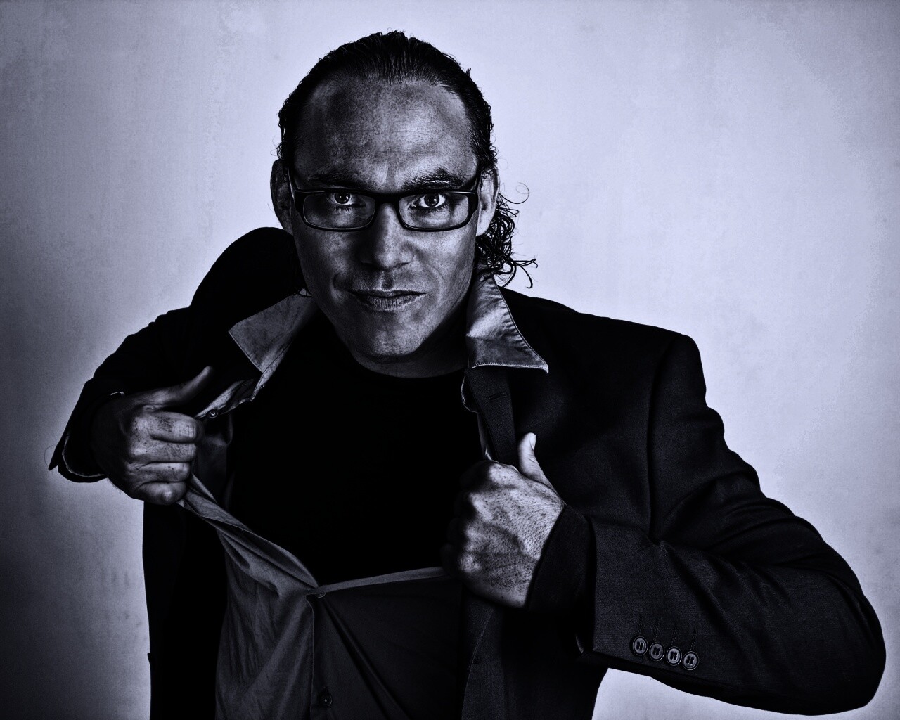 Спешит на помощь обои