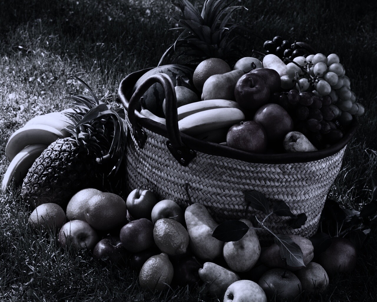 Корзина с фруктами обои
