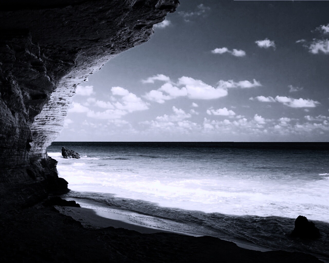 Скальный морской берег обои