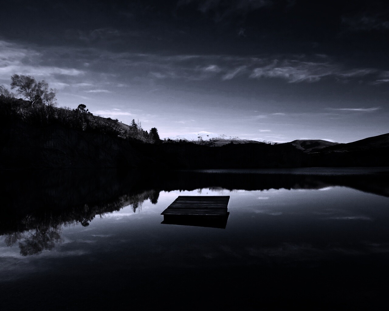 Уединенное озеро обои