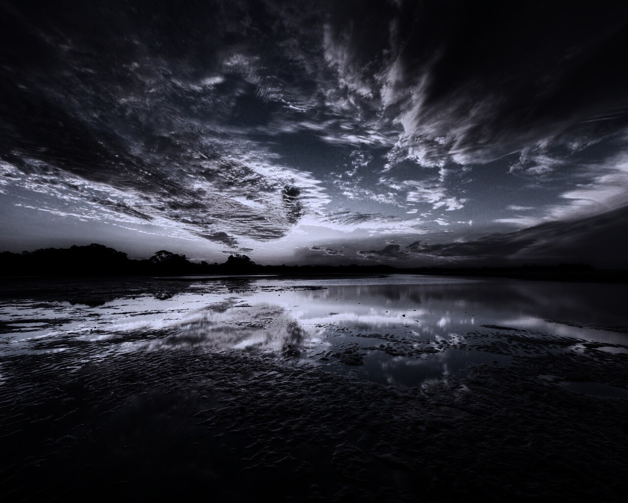 Дивный закат на озере обои