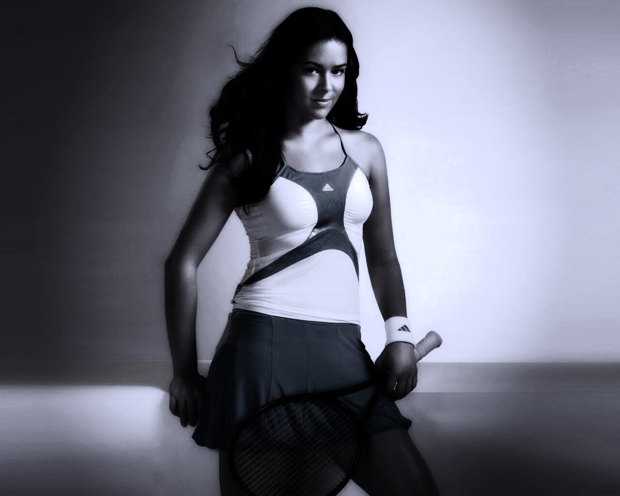 Анна иванович в форме от Adidas обои