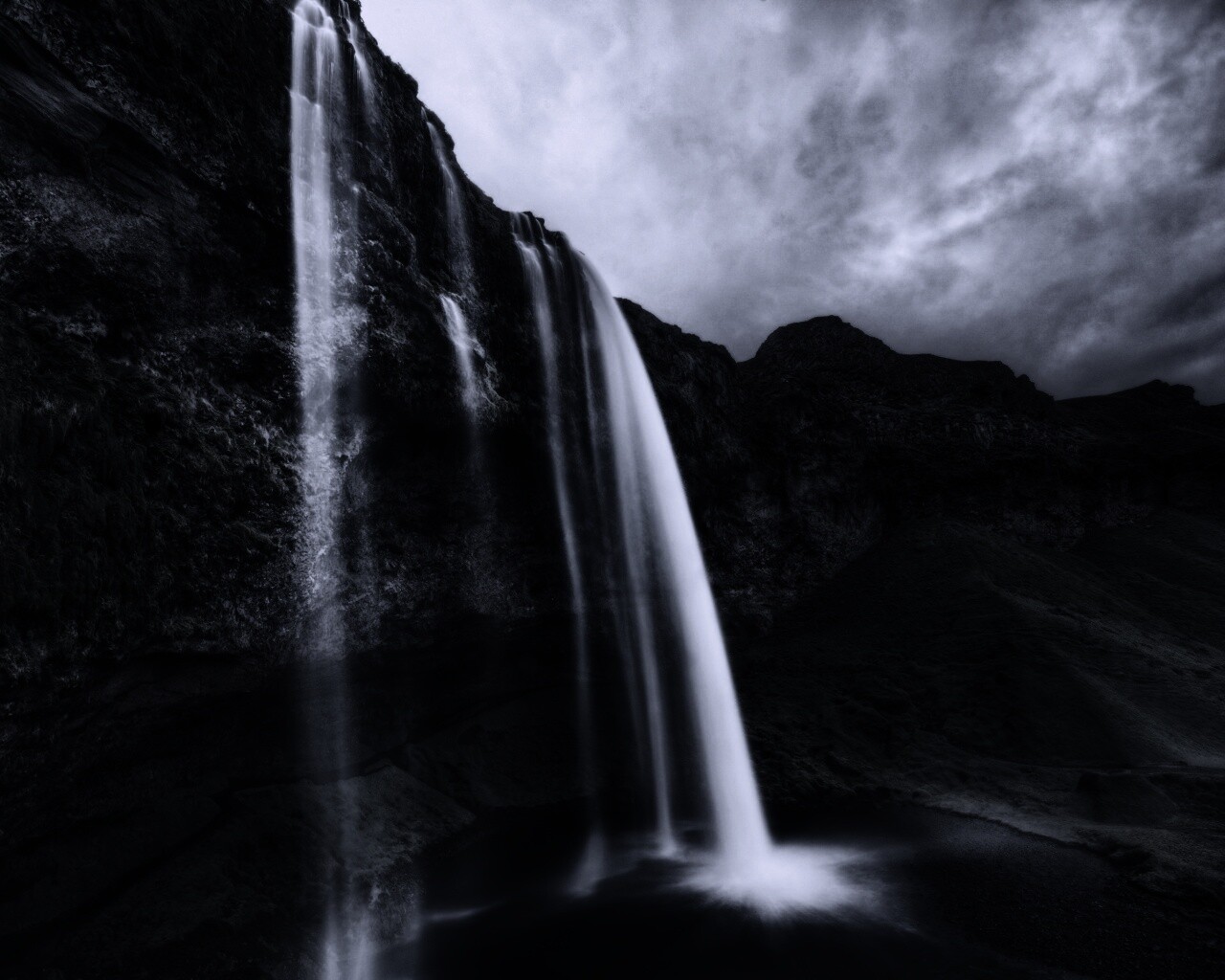 Нарисованный водопад обои