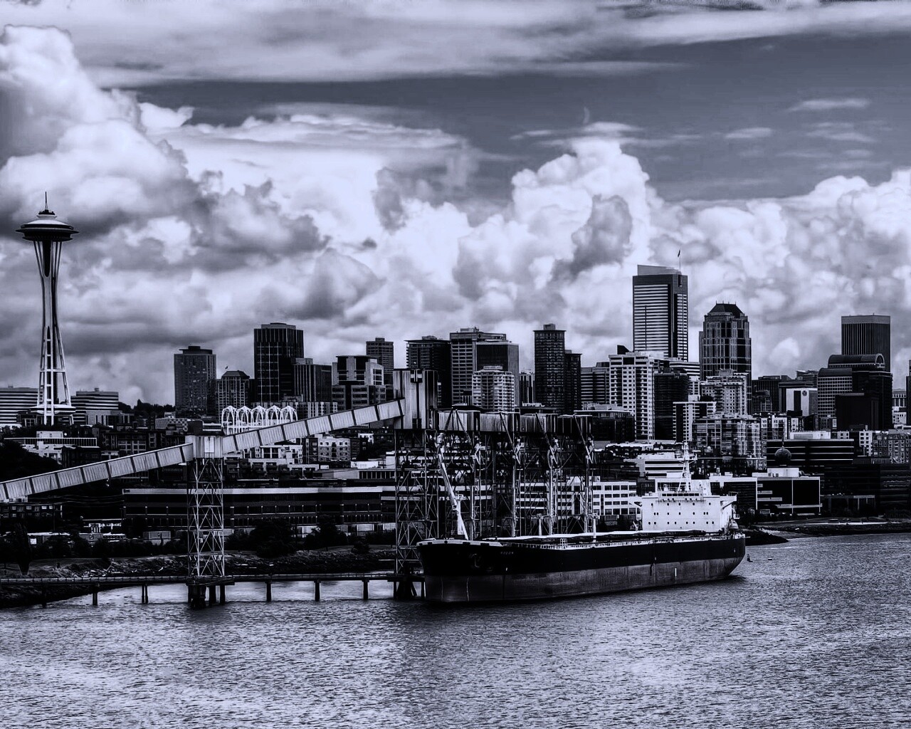 Баржа в ожидании отплытия обои