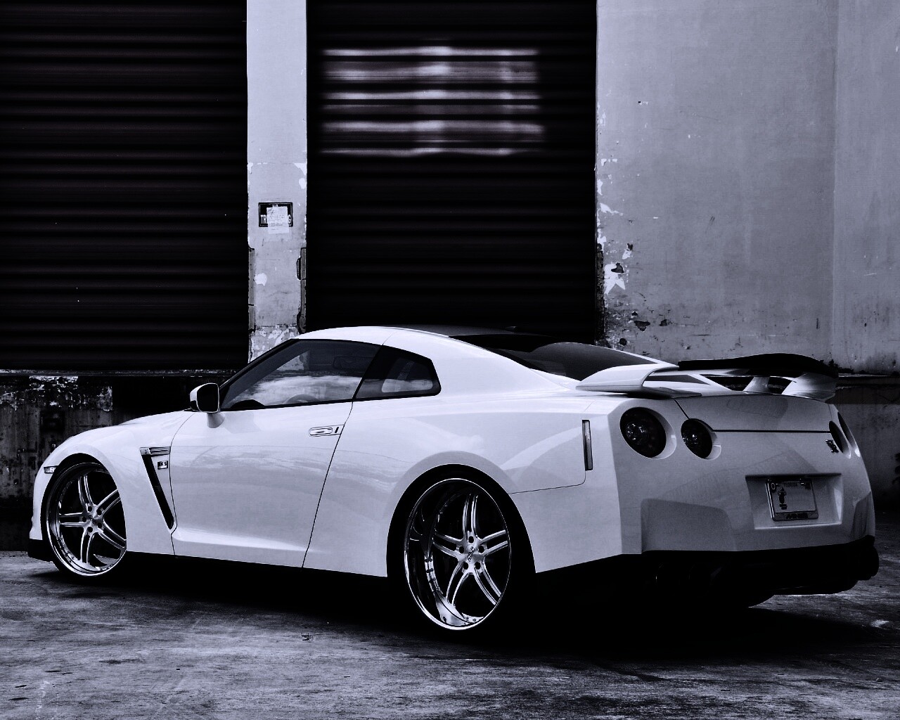 Спортивный Nissan обои