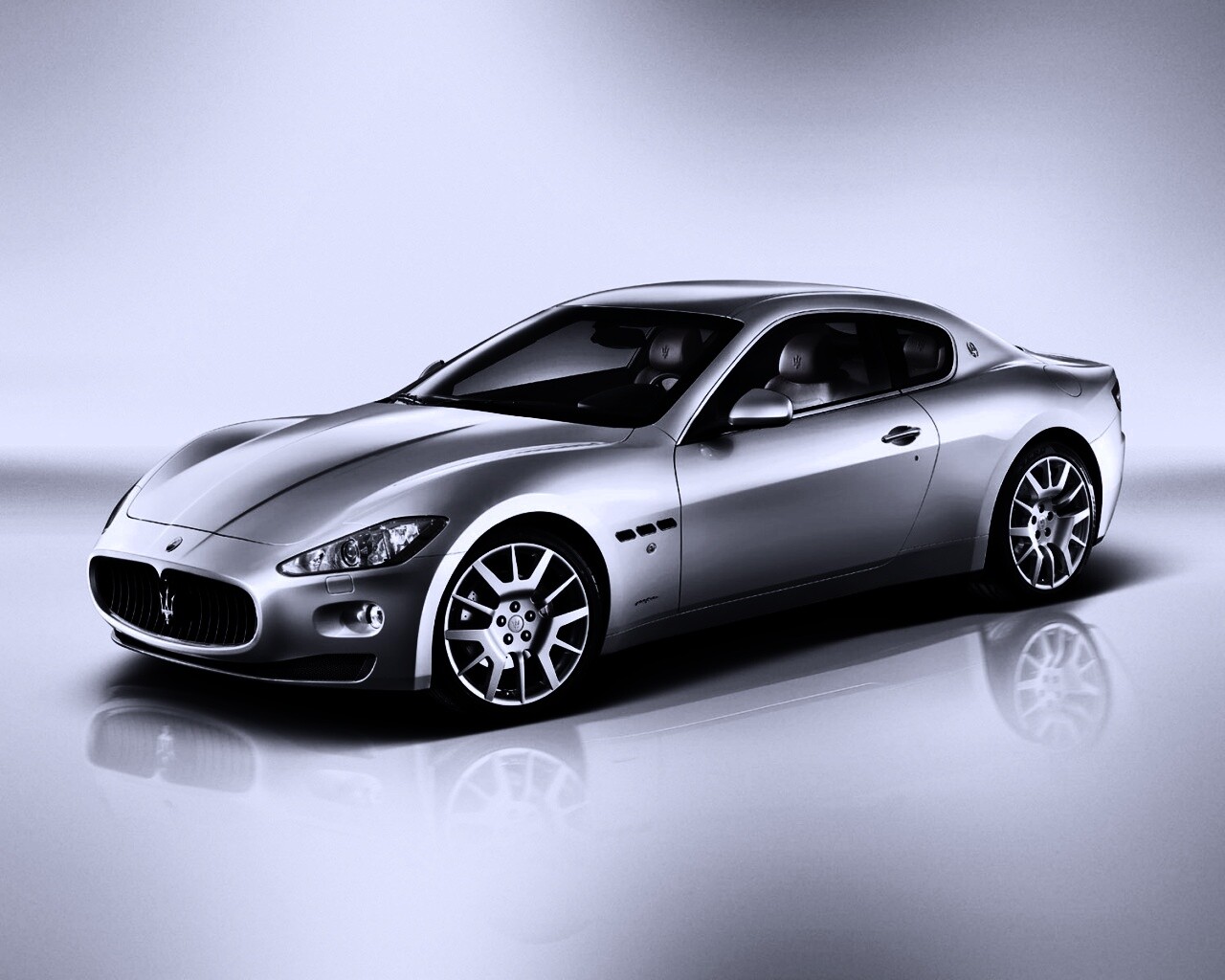 Грандтуризмо на белом фоне обои