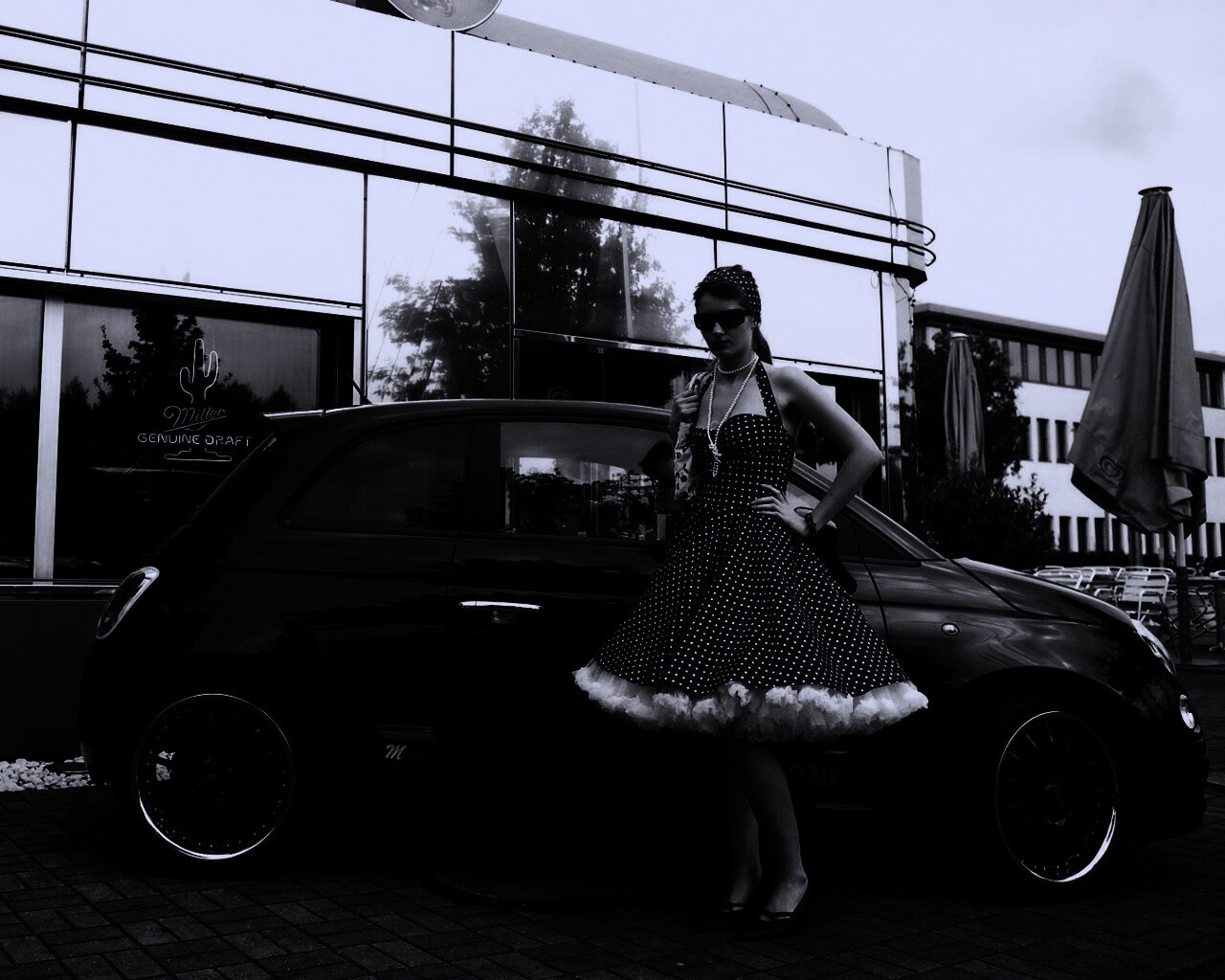 Fiat 500 и девушка обои