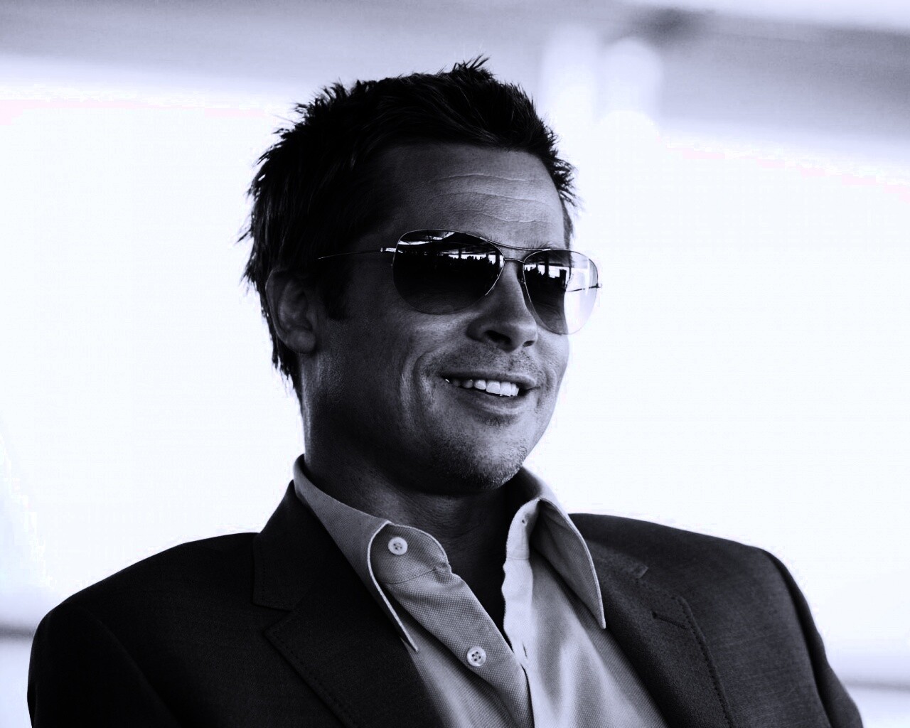 Брэд Питт в очках обои