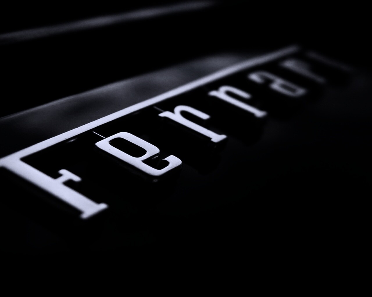 Хромированный логотип Ferrari обои