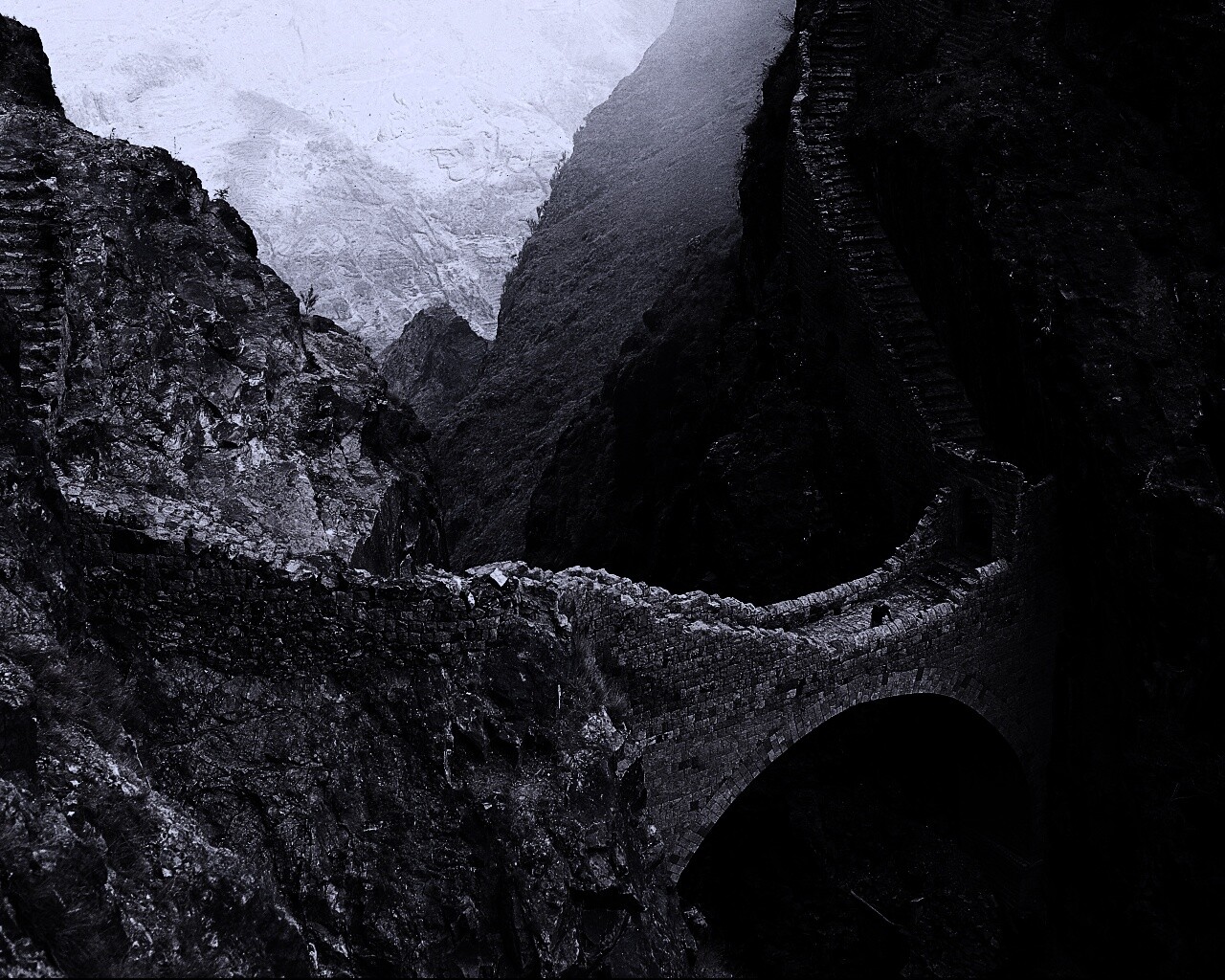 Путь в скалах обои