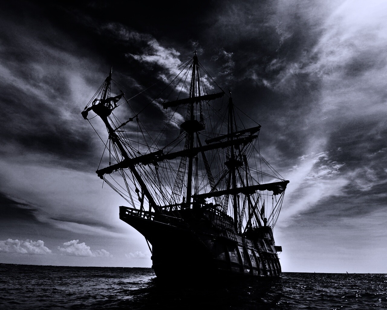 Галеон в море обои