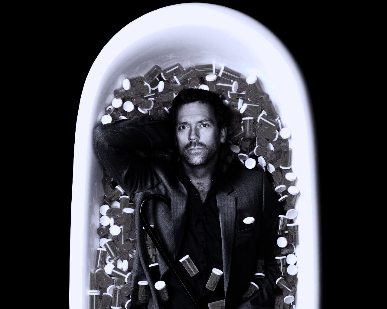 Хаус в ванне с викодином обои