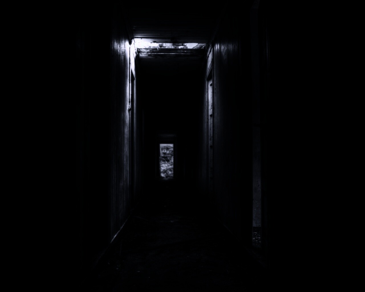 Страшный коридор обои