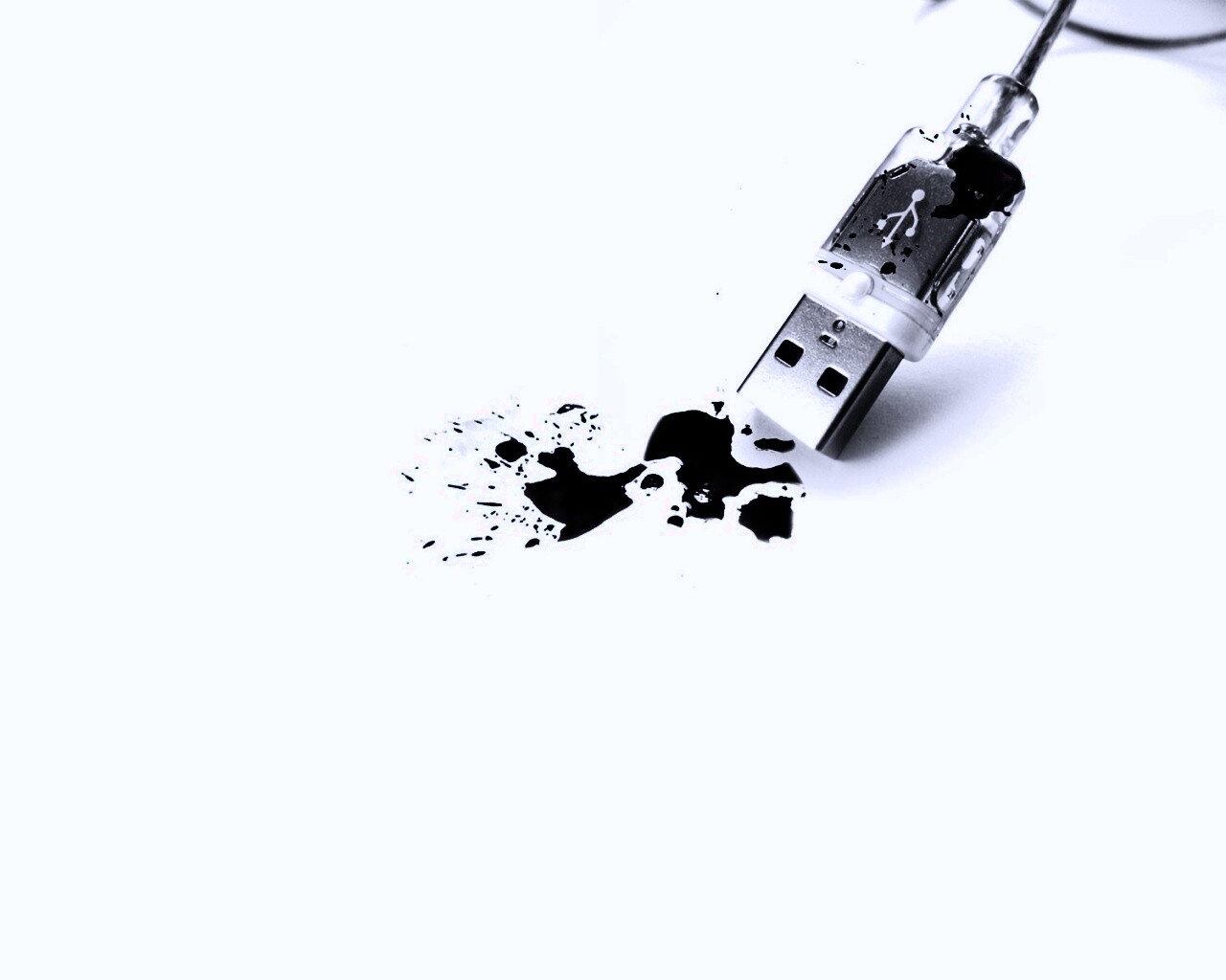 Кровавый usb обои