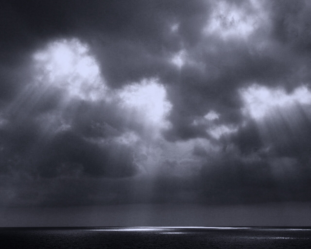 Свет на воде обои