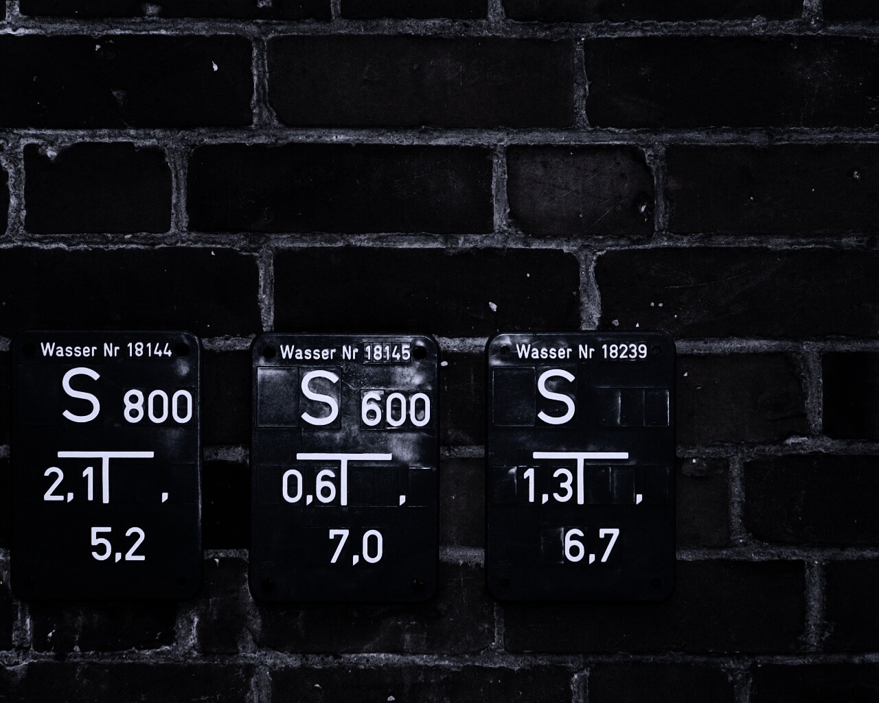 Стена с обозначениями обои