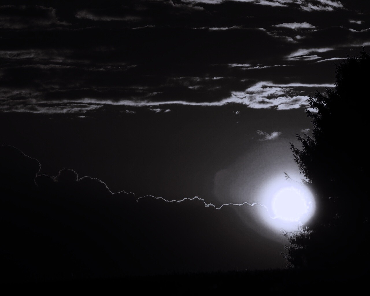 Теплый закат над полем обои