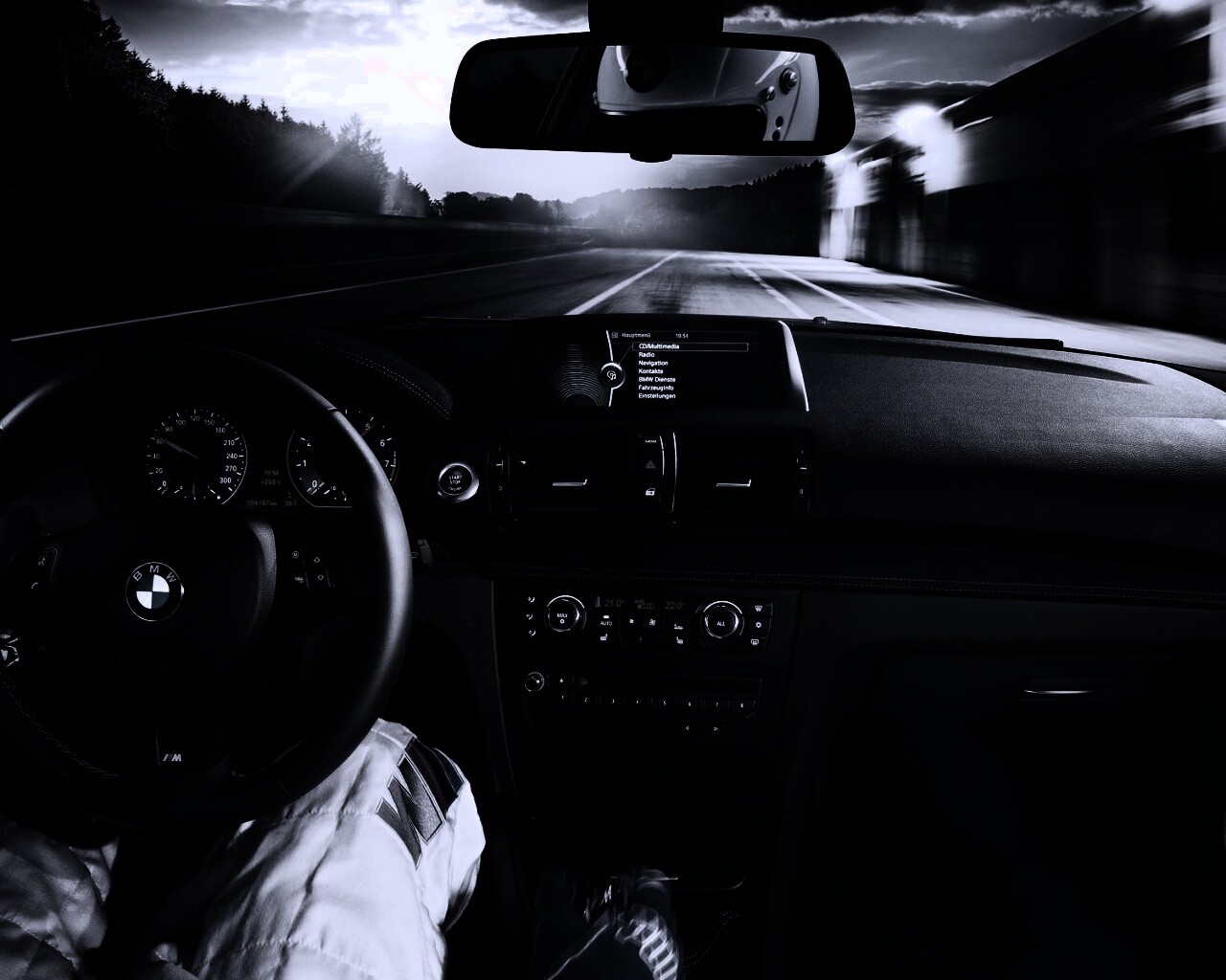 За рулём BMW обои