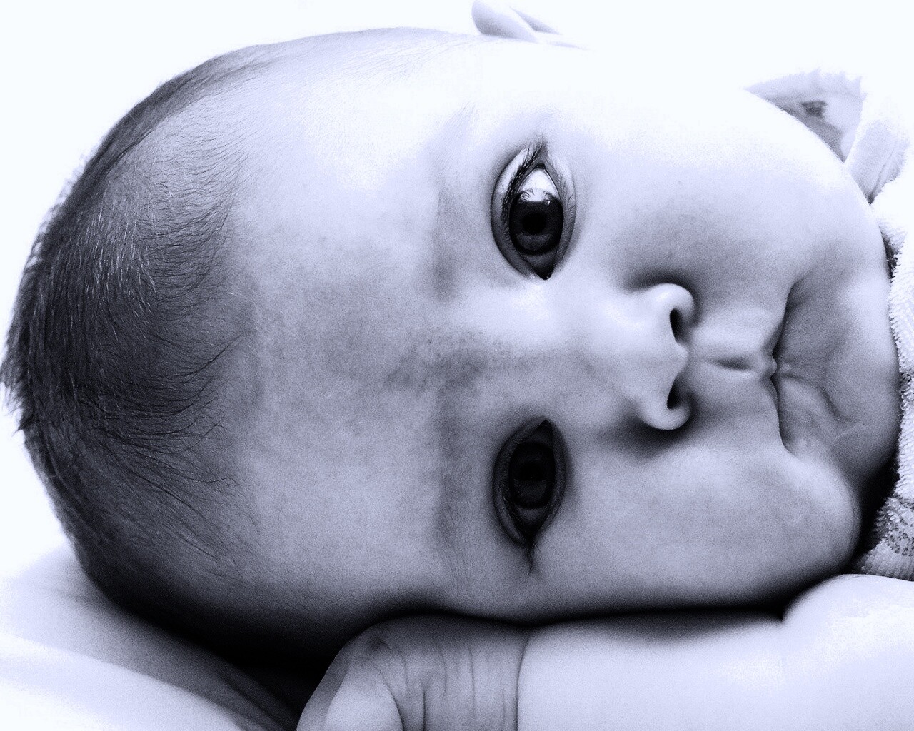 Задумчивый обои