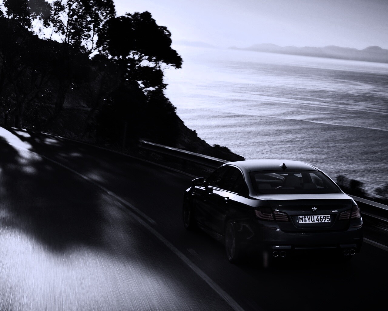 BMW F10 на горной дороге  обои