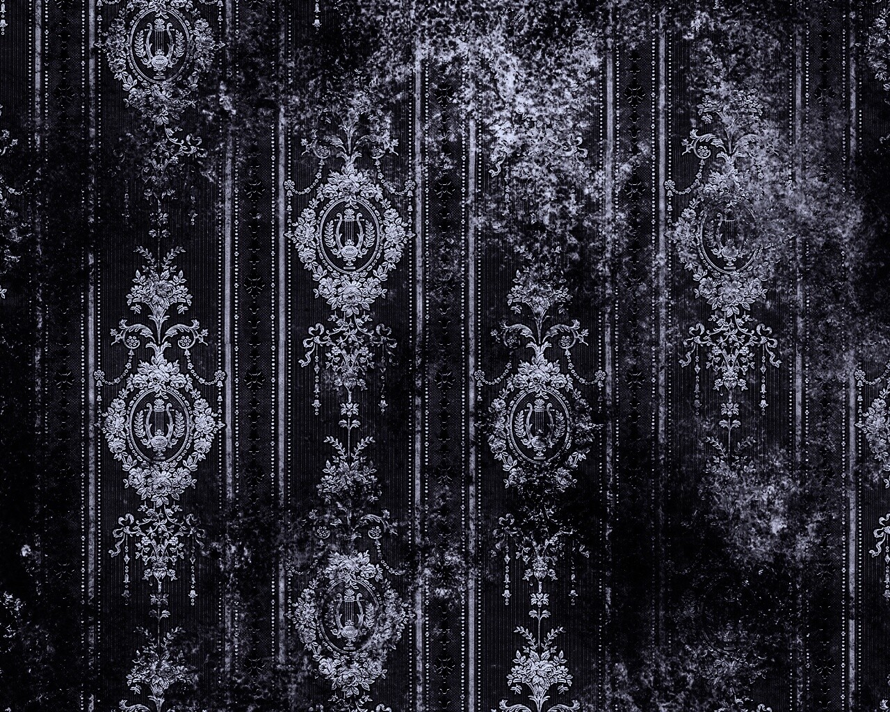 Старинные фиолетовые обои с узорами обои