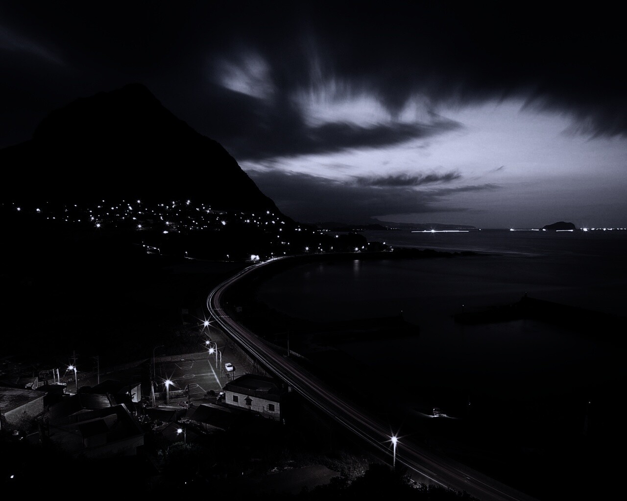 Городок у моря обои