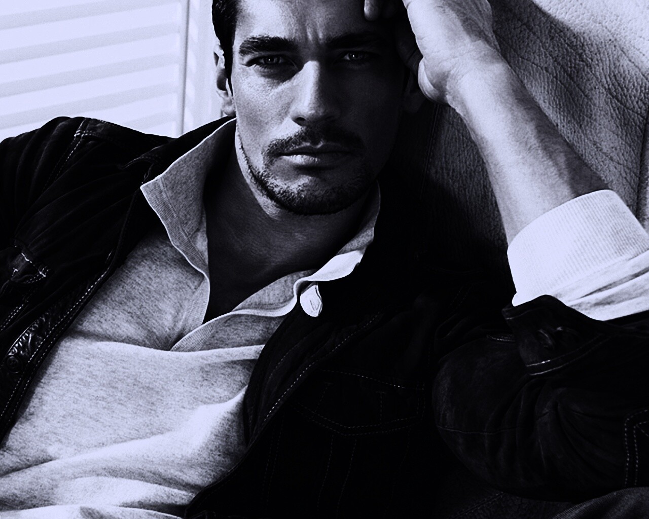 Парень в куртке обои