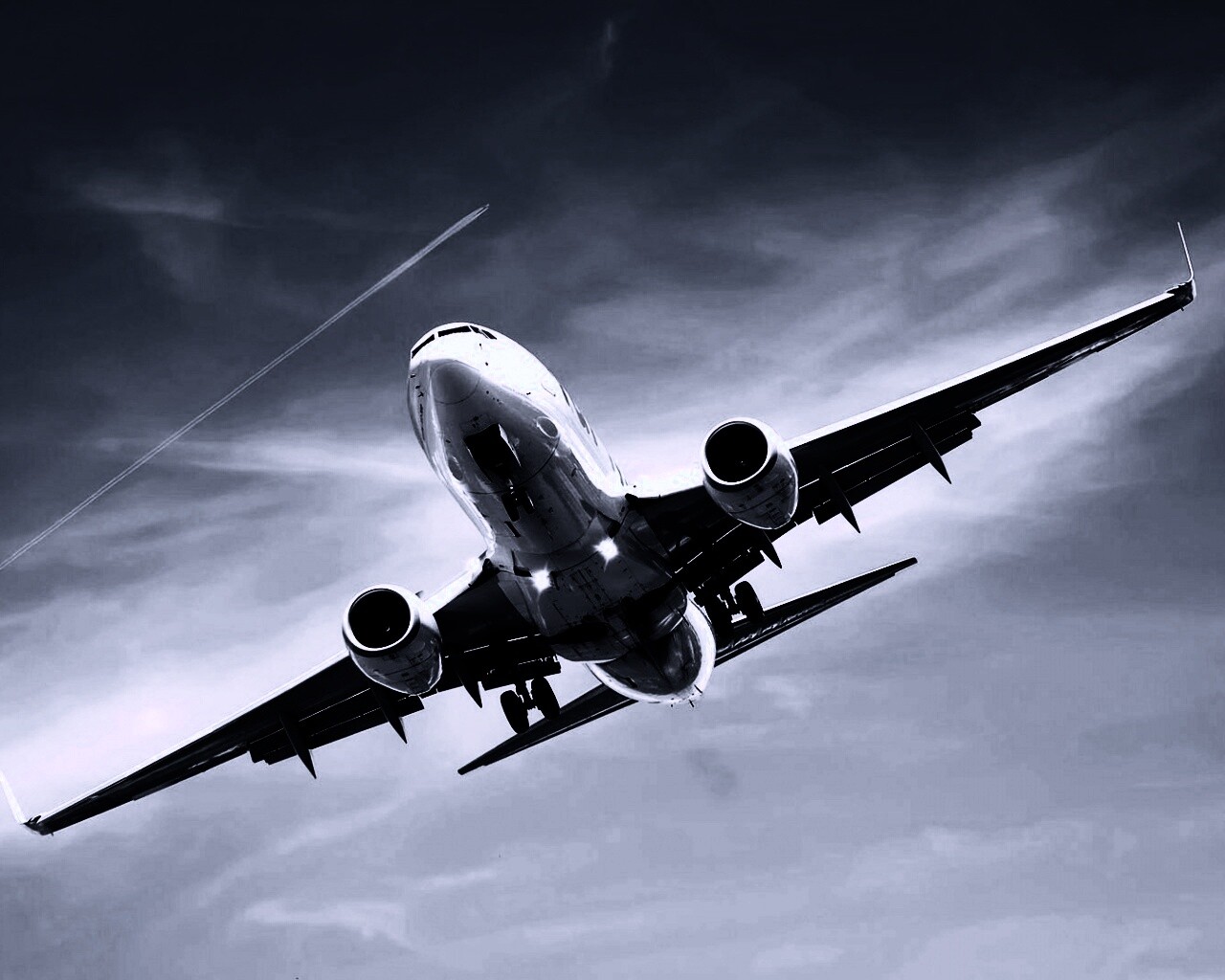 Лайнер в небе обои