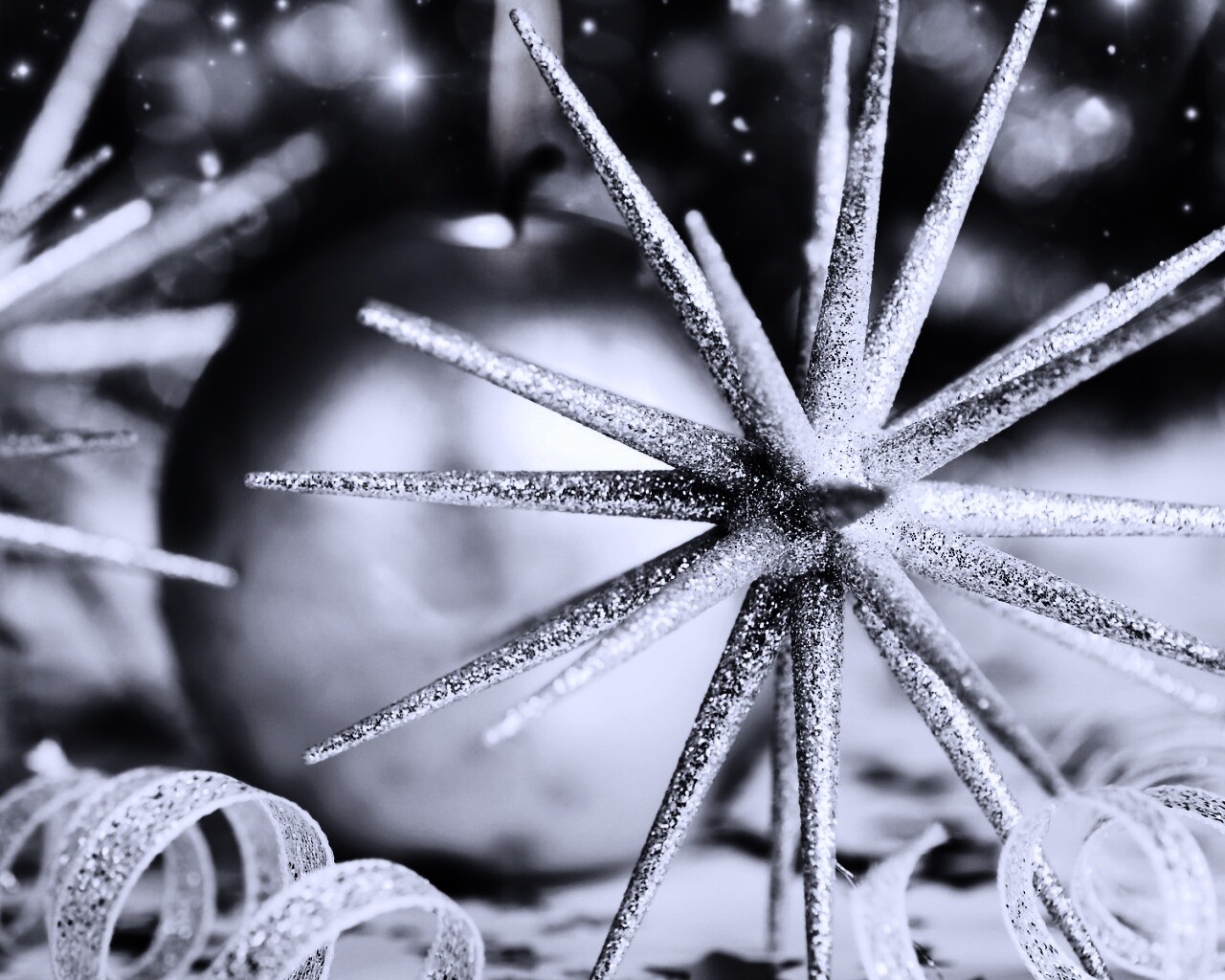 Новогодние игрушки и украшения обои