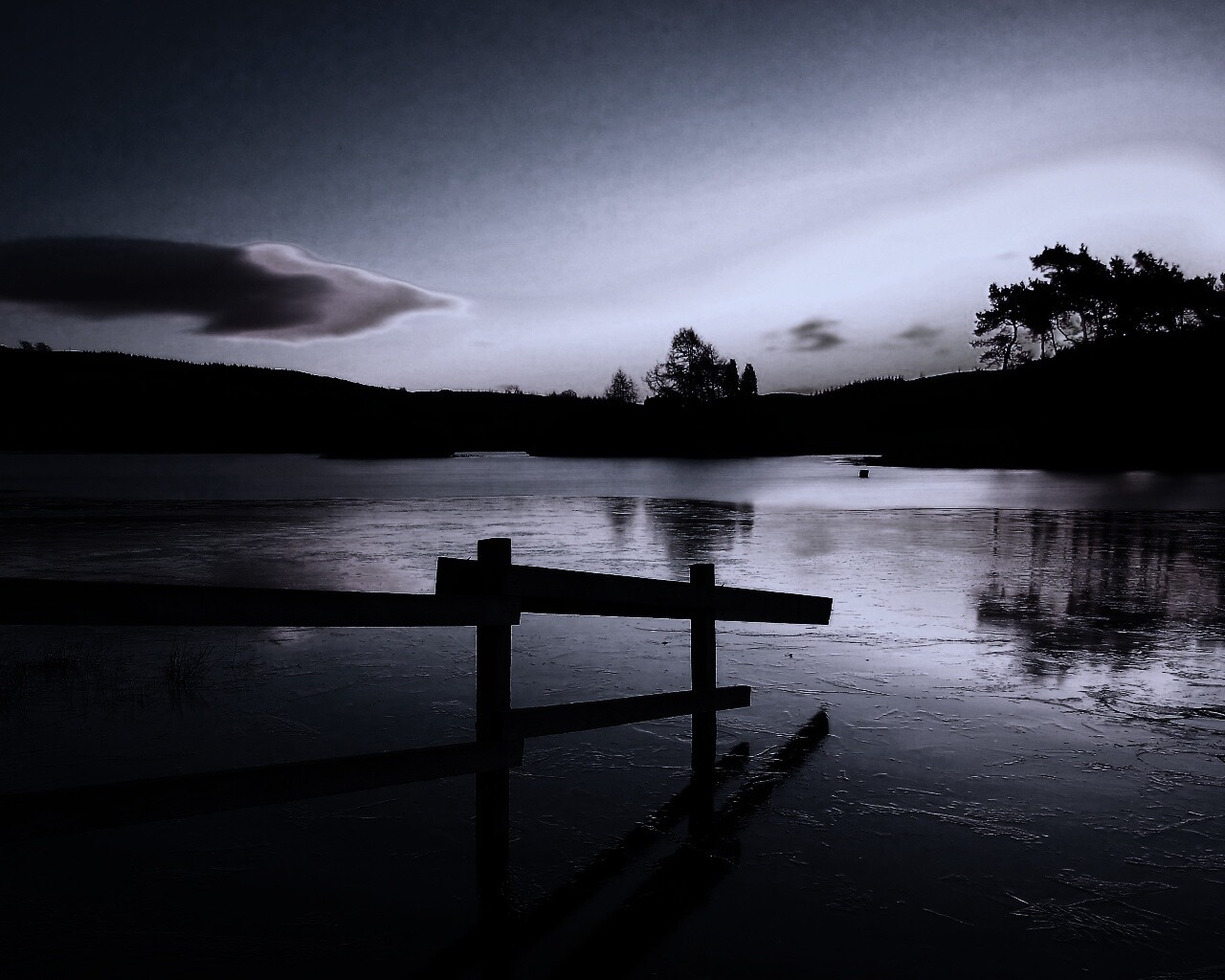 Красивый закат на озере обои