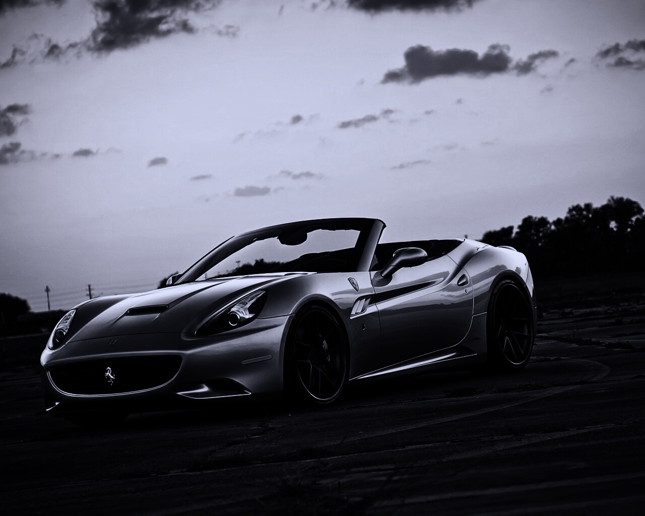 Ferrari на взлетном поле обои