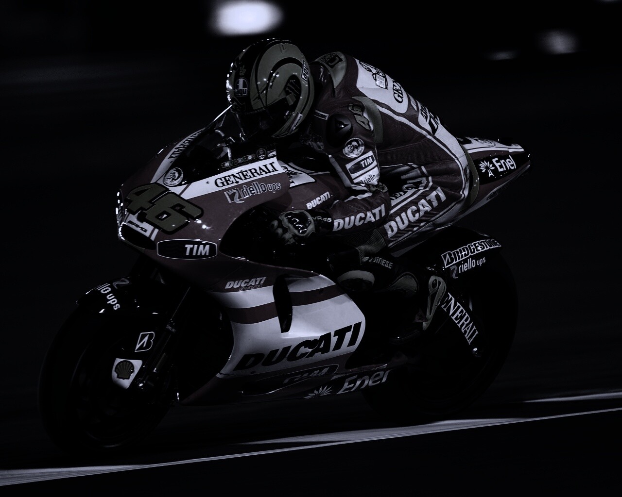 Мотоциклист на треке обои