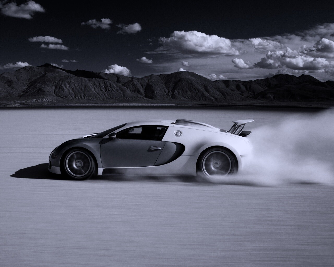 Бугатти в долине обои