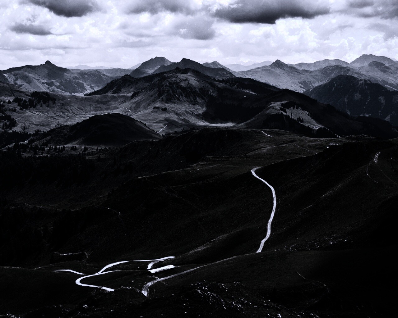 Извилистая горная дорога обои