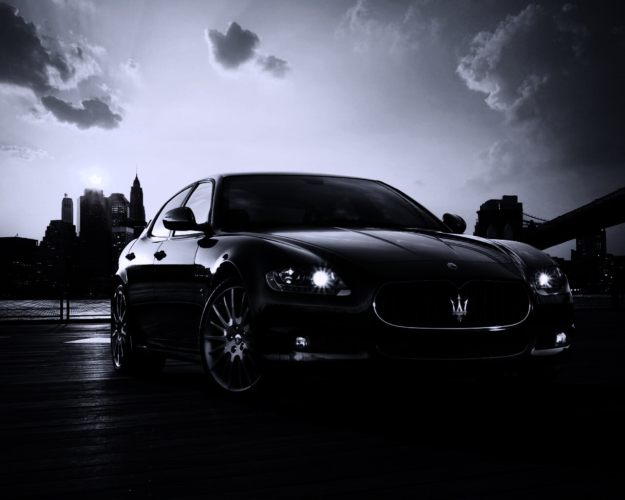 Черная мазерати на пирсе обои