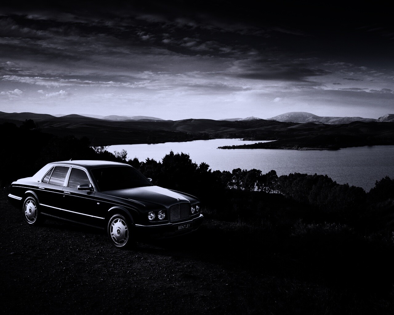 Бентли у озера обои
